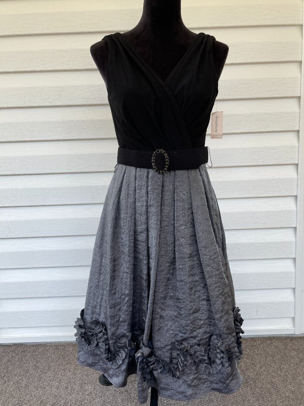 NWT DRESSBARN  Black Silver Sleeveless Party Dress Size 4